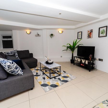 Spacious Flat With Patio & Parking In City Centre Reading Dış mekan fotoğraf