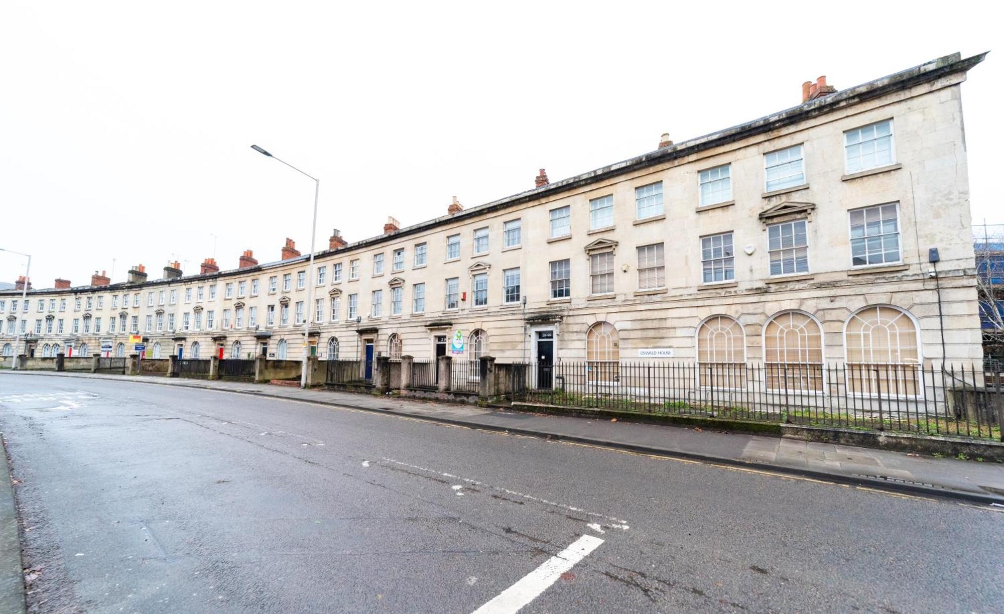 Spacious Flat With Patio & Parking In City Centre Reading Dış mekan fotoğraf