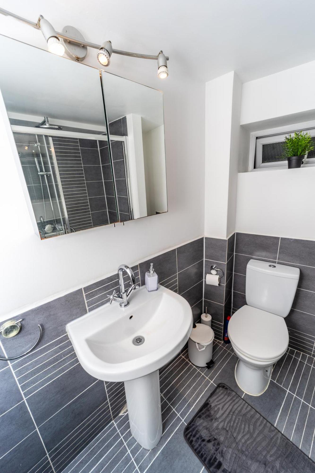 Spacious Flat With Patio & Parking In City Centre Reading Dış mekan fotoğraf