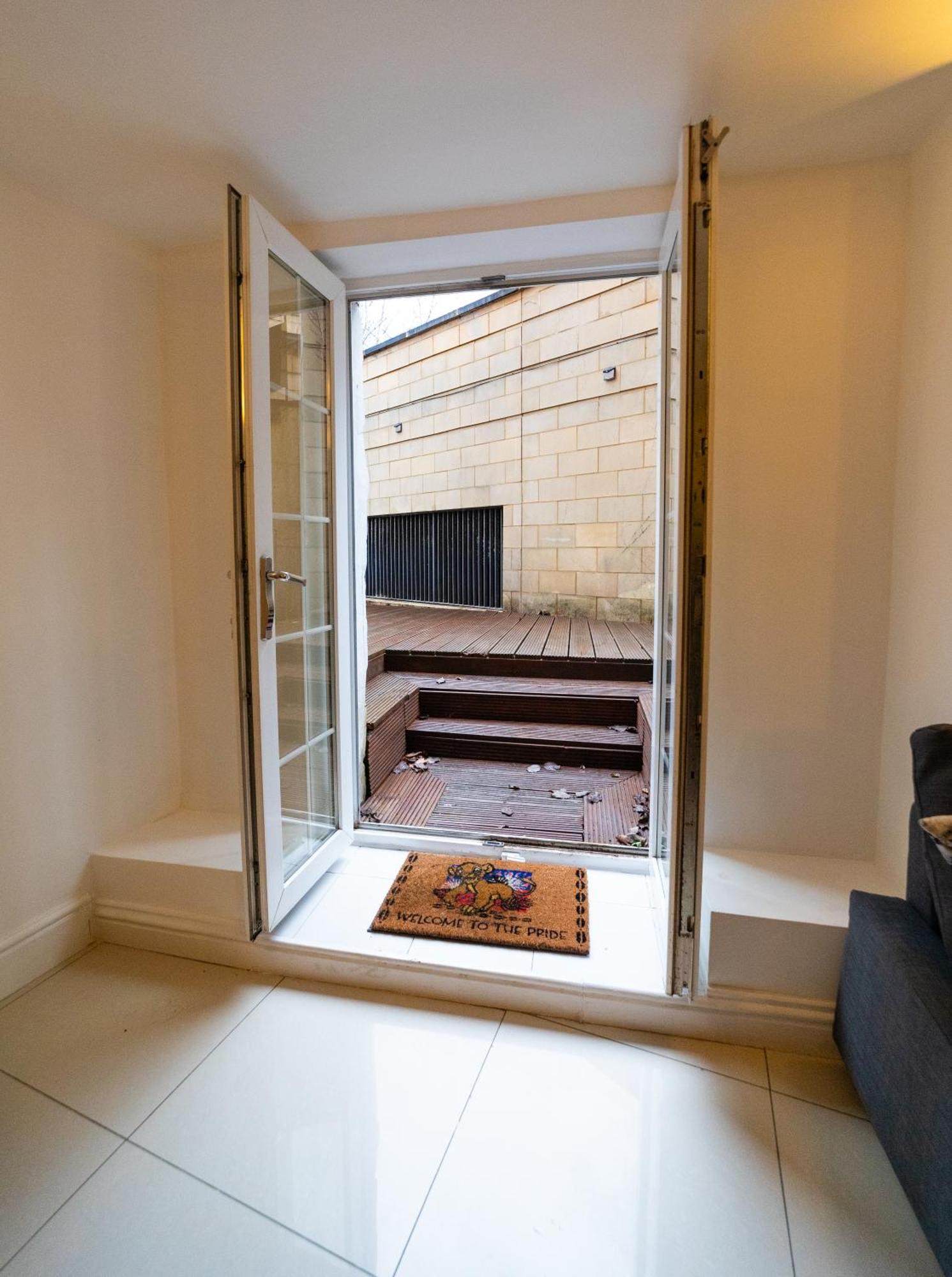 Spacious Flat With Patio & Parking In City Centre Reading Dış mekan fotoğraf