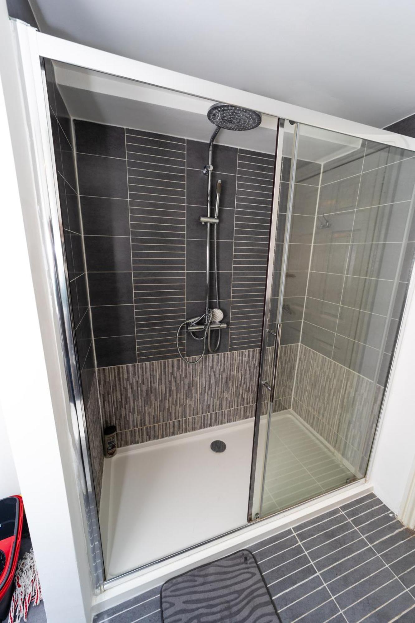 Spacious Flat With Patio & Parking In City Centre Reading Dış mekan fotoğraf